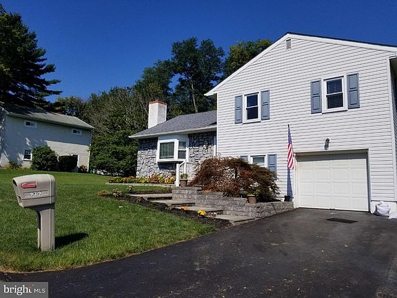 3rd image of 939 Cedarwood Ave
