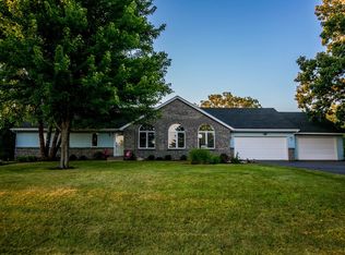 7965 Cricklewood Dr, Roscoe, IL 61073