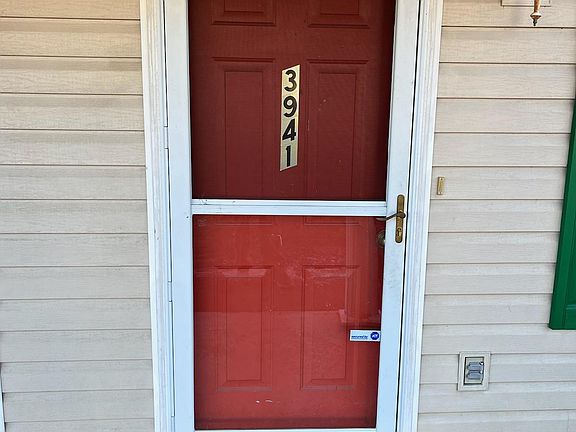 3rd image of 3941 Webb Oaks Ct