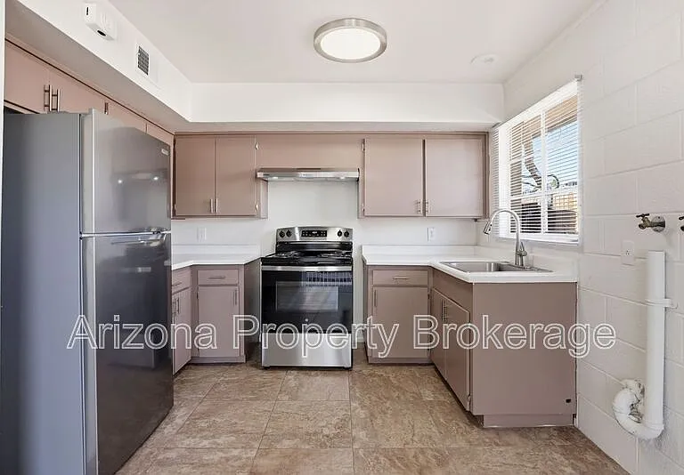 450 W 6th St #A — Photo 10