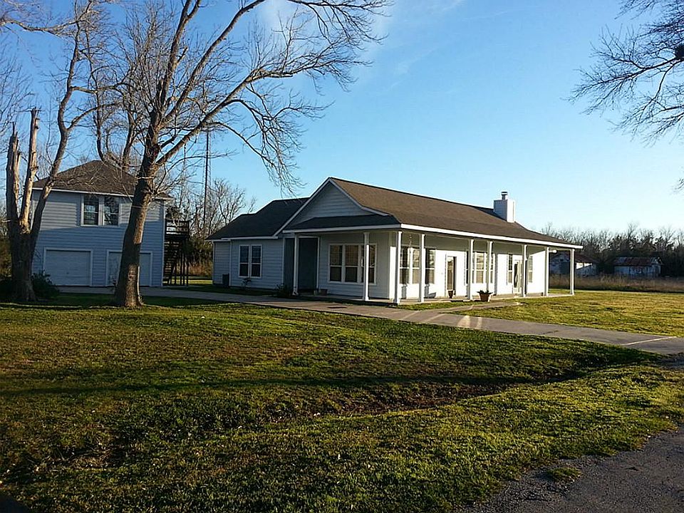 THIS HOME COULD BE YOURS! 
PRICED AT $270,000 ON 3/4 OF AN ACRE.
1 OR 2 ADDITIONAL LOTS (3/4 EACH) CAN BE PURCHASED SEPARATE