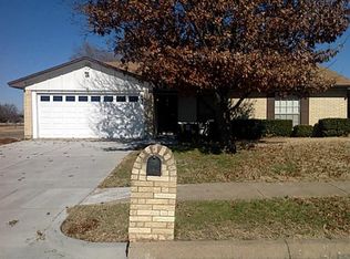 401 Thomas Chapel Dr, Arlington, TX 76014