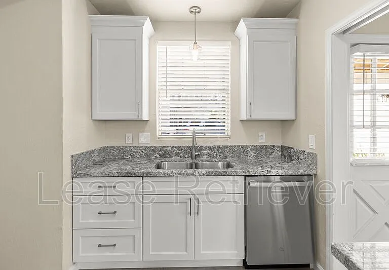825 Heritage Pl — Photo 17