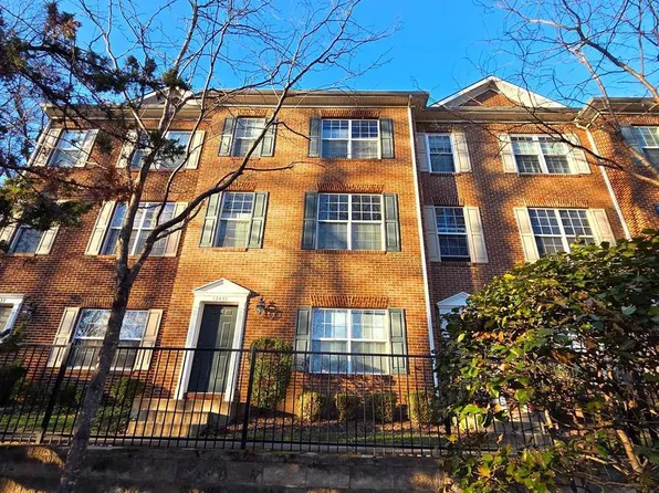 12431 Oak Rail Ln, Fairfax, VA 22033