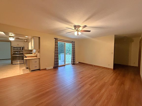4th image of 1419 Douglas Ter