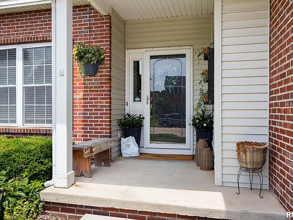 4th image of 1607 W Greystone Ct
