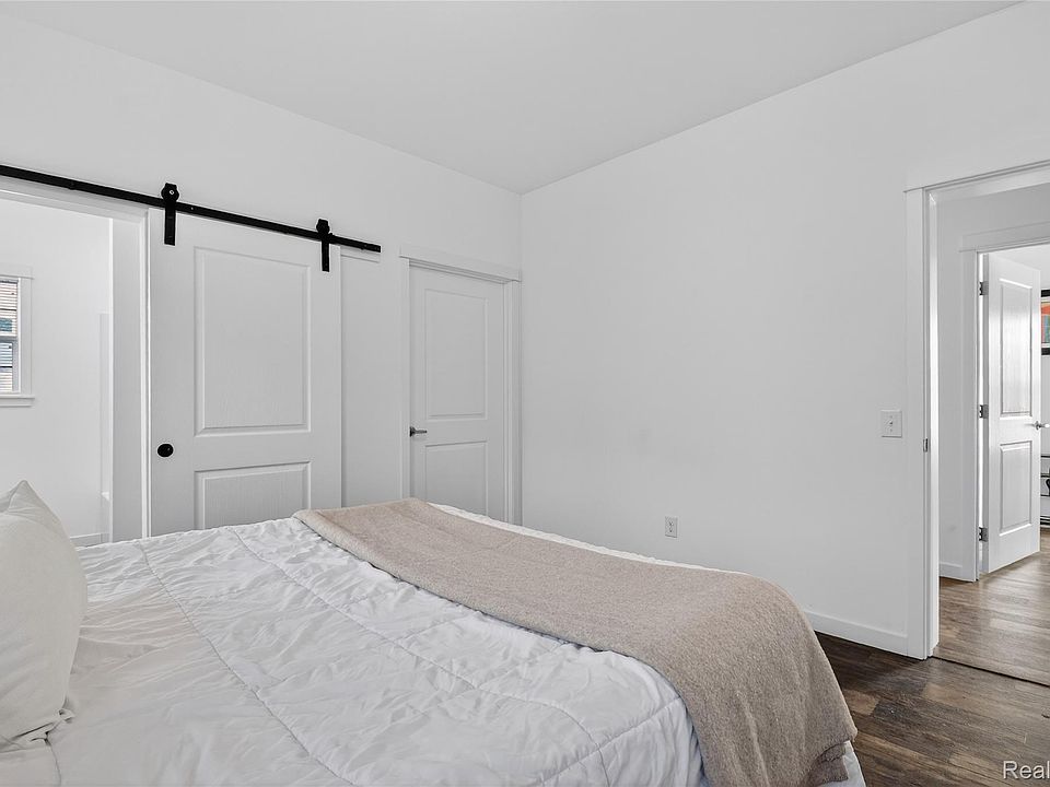 7551 Packard Ave, photo 27