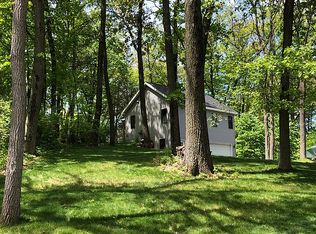 N4409 Beach Dr, Cambridge, WI 53523