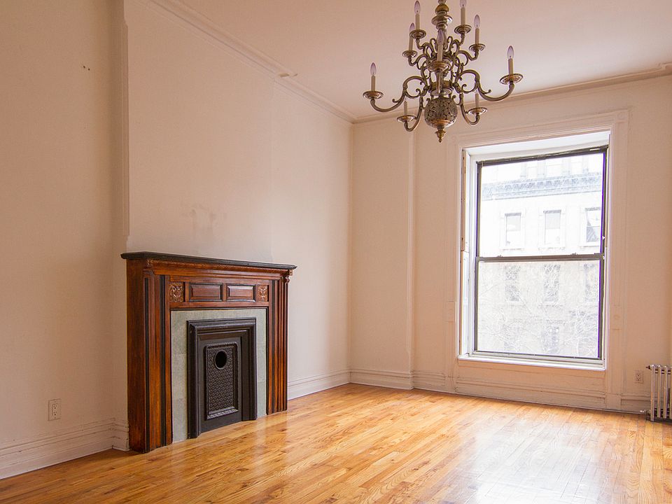 1st image of 210 Hancock St APT 6