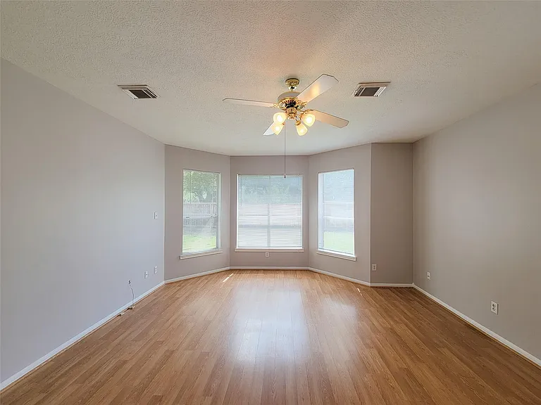 9410 Barretts Glen Ct — Photo 20