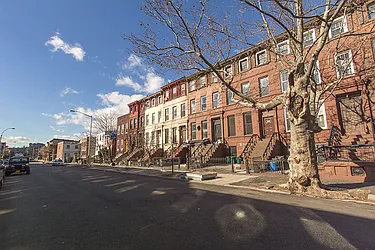 Rented by Dixon Advisory USA Inc.