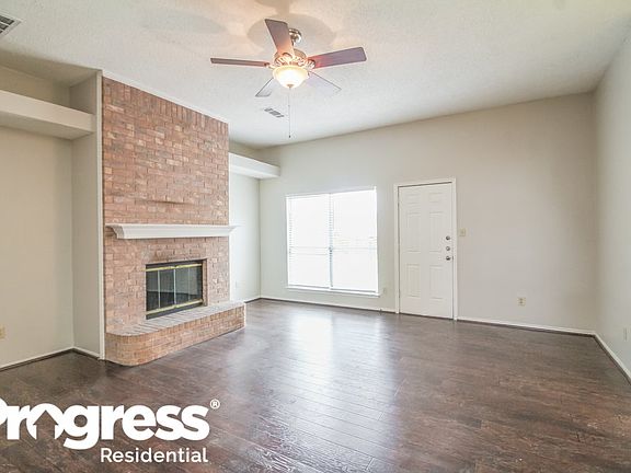 3rd image of 916 Winterbury Ct