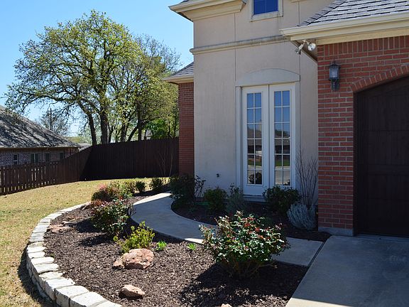 3rd image of 1034 Shady Oaks Dr N