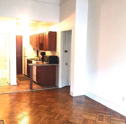 4th image of 150 W 76th St #3D