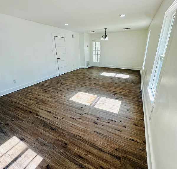 2300 Bryan St — Photo 4