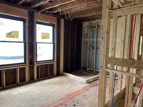 4th image of 394 E Grand Blvd