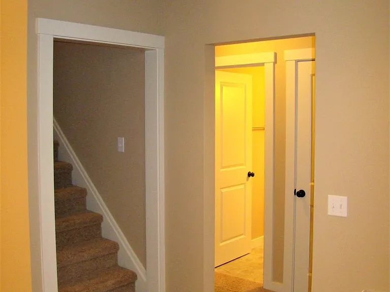 813 Niagara Ave — Photo 17