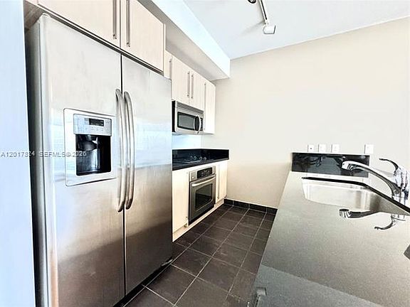 3rd image of 1111 SW 1st Ave APT 3524