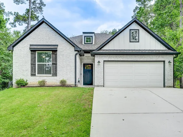 161 Springs Edge Dr, Montgomery, TX 77356