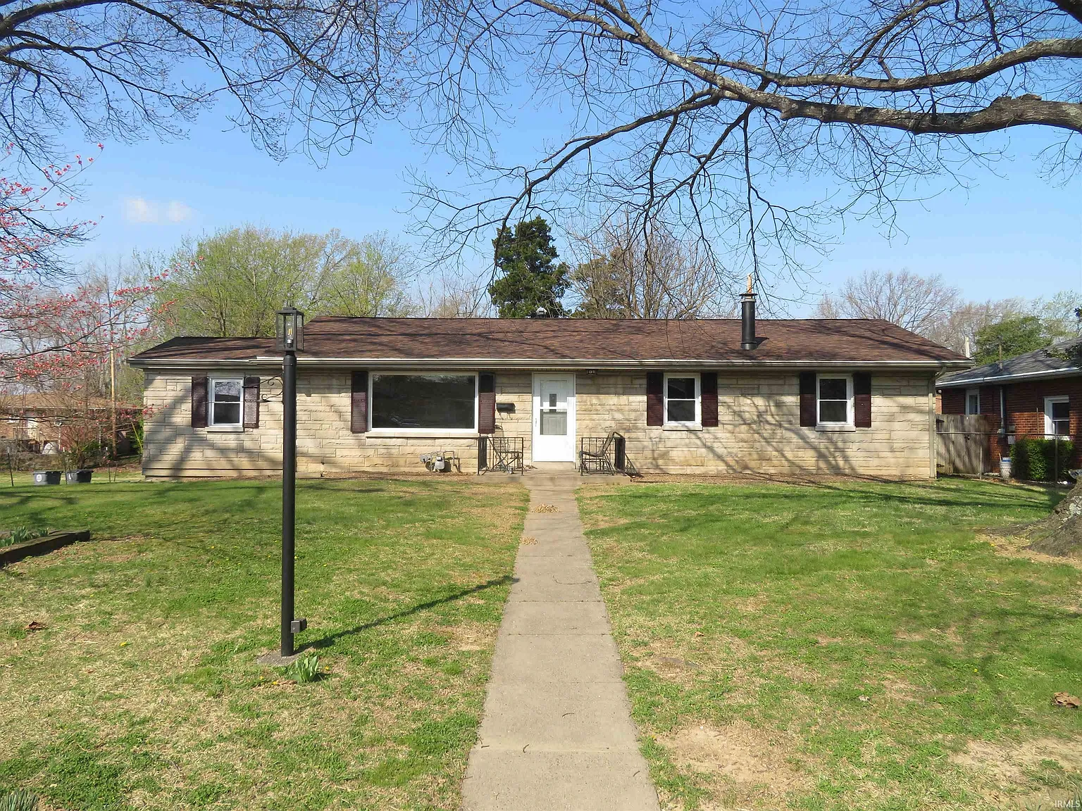 1937 S Walnut Ln photo 1