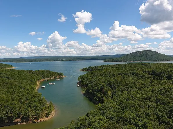 121 Peanut Ln, Fairfield Bay, AR 72088