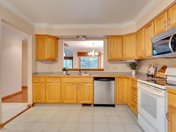 4th image of 482 Dottie Ct #105