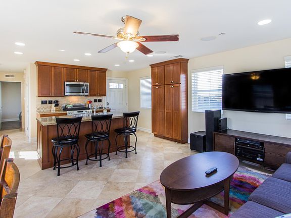 3rd image of 209 38th St #B