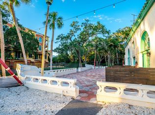 Jungle Prada Flats, Saint Petersburg, FL 33710