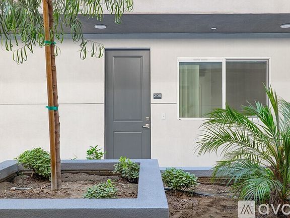 5th image of 15755 Saticoy St #203