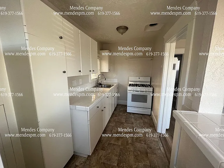 623 W Kalmia St — Photo 7