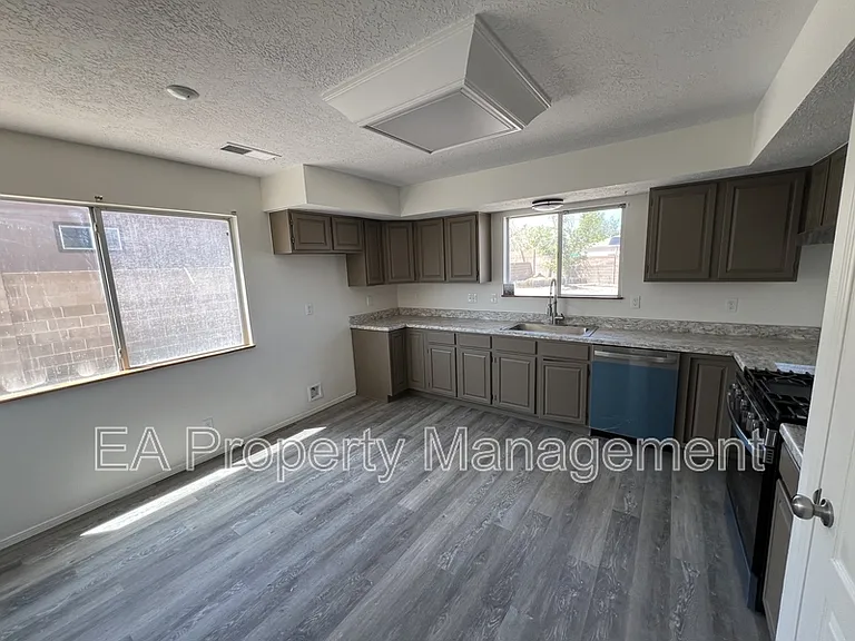7259 Pajarito Rd NE — Photo 6