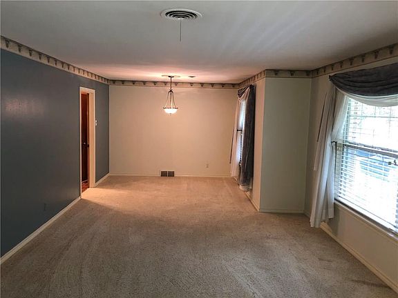 5th image of 2701 Fairfax Dr