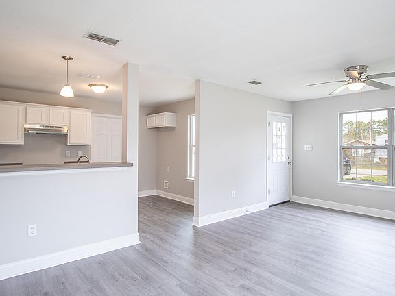 2nd image of 1601 Whitewood Dr