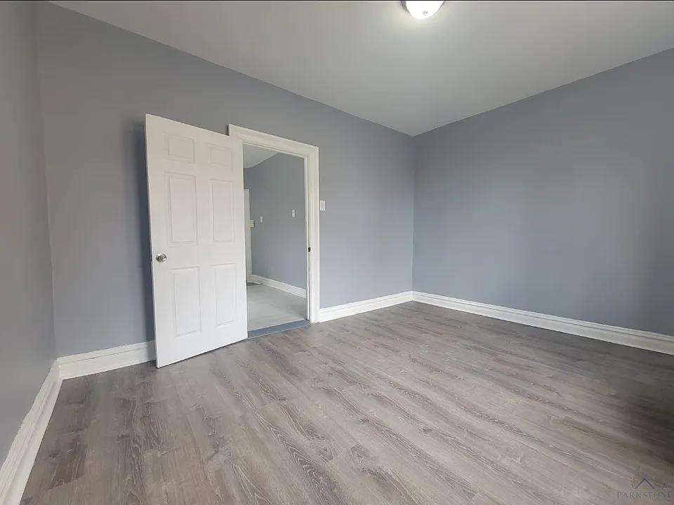 176 Broadway #3A