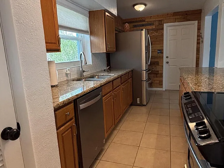 161 Eden Ave — Photo 6