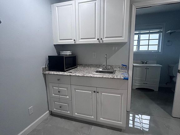 3rd image of 1022 Citrus Ave #A