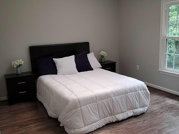 3rd image of 15479 Cliffview Dr