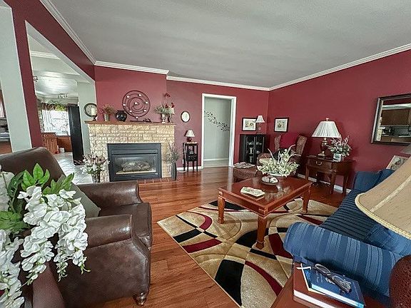 2nd image of 624 Willow St