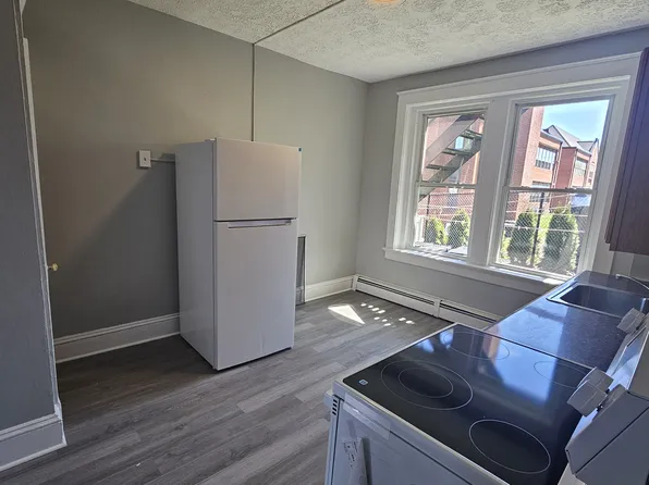 70 Walnut St #1E, New Britain, CT 06051