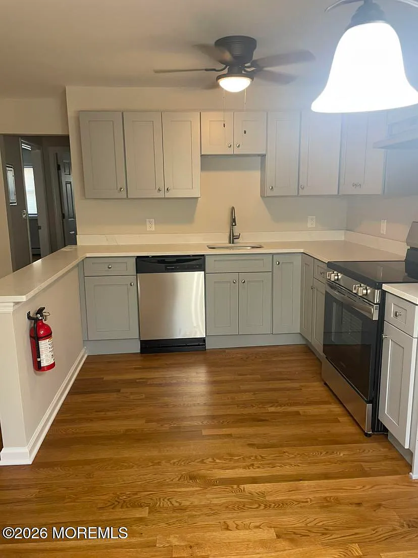 2 bed, 868 sqft, $2,800 — Photo 2