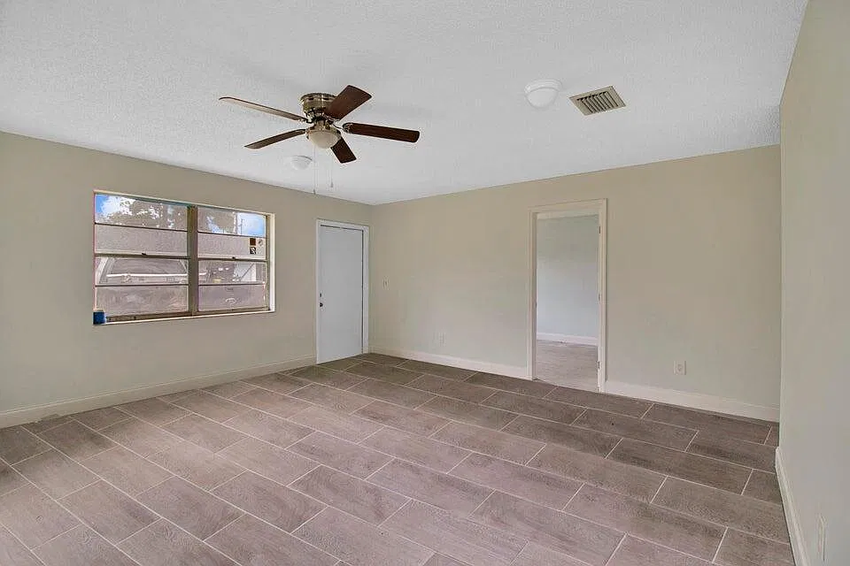 3 bed, 2.5 bath, 1120 sqft, $2,500 — Photo 2