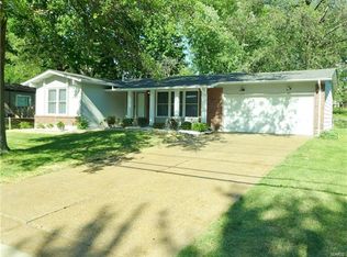 1546 McKelvey Rd, Maryland Heights, MO 63043