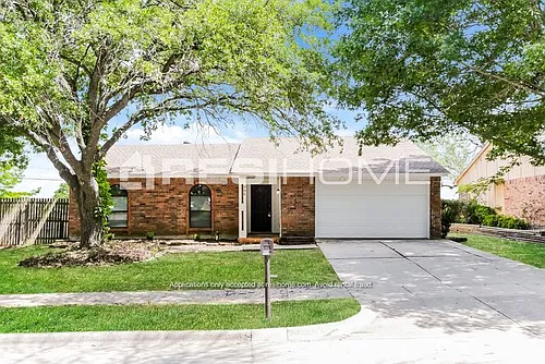 906 Fort Worth St Photo 1