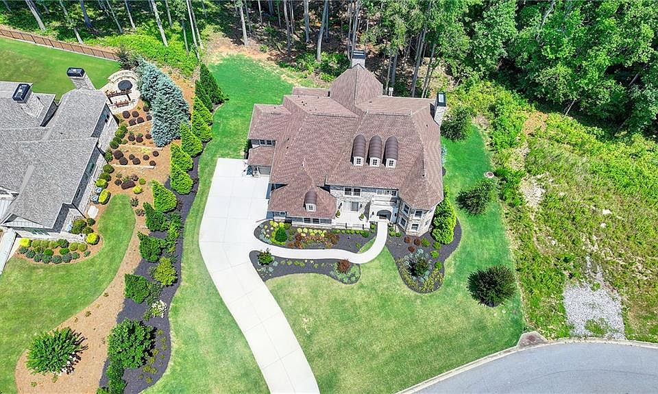1st image of 516 Founders Dr E