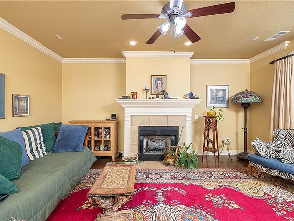 3rd image of 4011 N Meadow View Dr