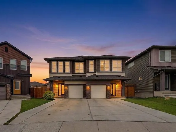 121 S Carringvue Park NW, Calgary, AB T3P 1L1