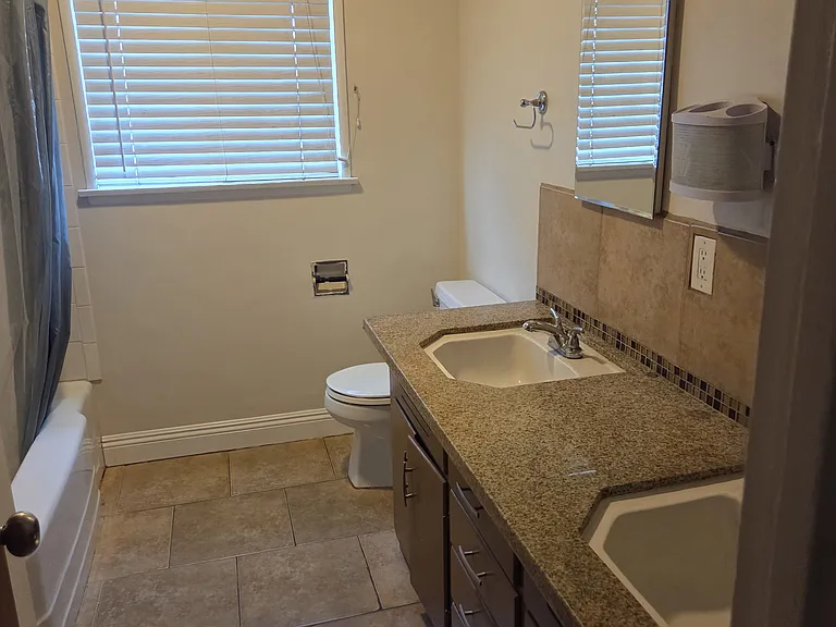 2620 W Arbor Vitae St — Photo 8