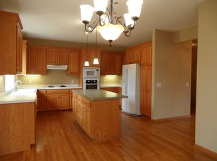 6428 Oxford Rd S, Shakopee, MN 55379