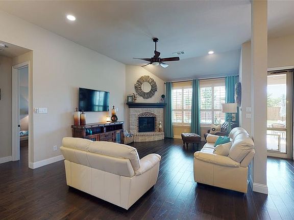 3rd image of 9033 Violet Dr