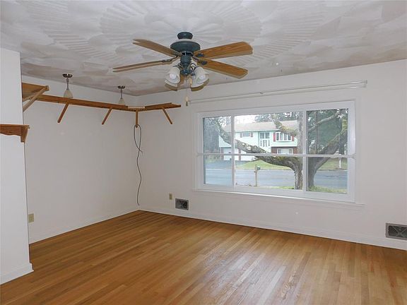 5th image of 912 Lehigh Ave